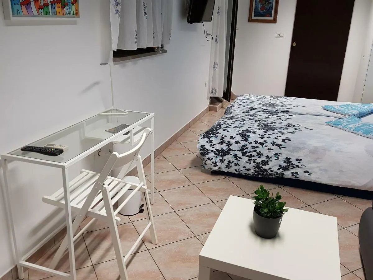*** Гостевой дом L&M Room Пула Хорватия